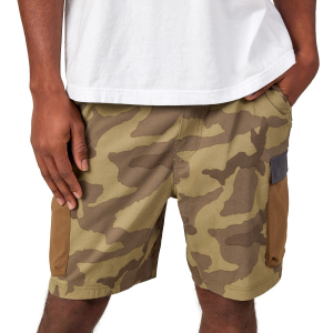 686 Traveler Featherlight Cargo-8 Inseam Shorts Men's 2024 in Green size Large | Nylon/Spandex