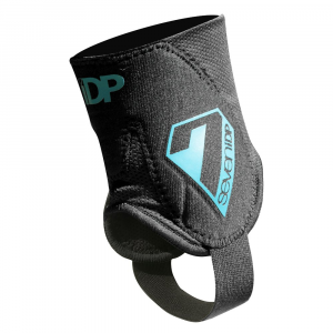 7Idp | Control Ankle Guards Men's | Size Small/medium In White