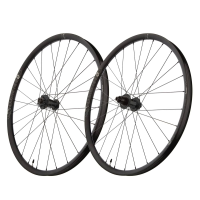 Industry Nine | Classic 6 Bolt Enduro S 29" Wheelset Classic 6 Bolt Enduro S - 29 - Wheelset | Black | Hubs | Black | Spokes - 15X110 - 12X148 - Ms | Aluminum