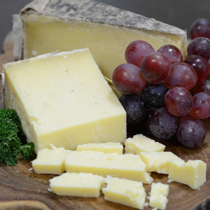 Montgomery's Farmhouse Cheddar - 8 oz (cut portion)