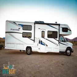 $159/night in Feb!!! 2019 Forester S 32' **TOP OF THE LINE**SLEEPS 11** EXTRA INSULATED!!!