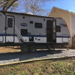 Take your next trip with Murphy, a 2019 Jayco Jay Feather - 24BHM.