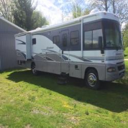 2005 Winnebago Adventurer