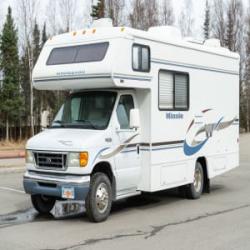 2004 Winnebago Minnie SLEEPS 4-6, ROADSIDE ASSISTANCE REQUIRED.